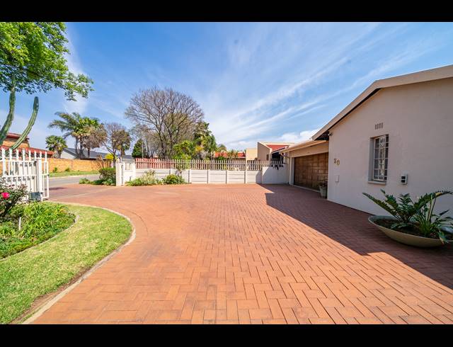 4 BEDROOM FREESTANDING FOR SALE IN DALPARK EXT 11